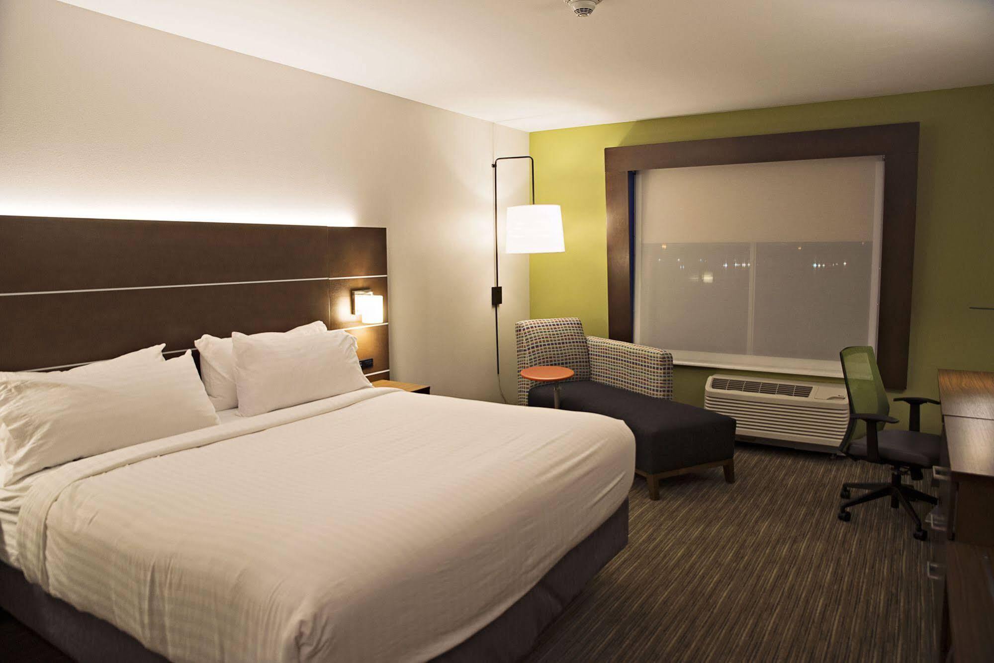 Holiday Inn Express & Suites - Rantoul By Ihg Esterno foto